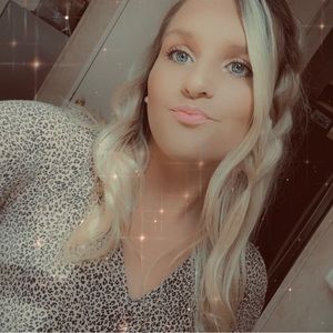 Meet your Posher, Caitlin